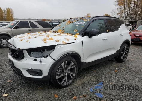 2022 Volvo Xc40 T5 R-Design z USA, uszkodzony, nr VIN YV4162UM4N2700415